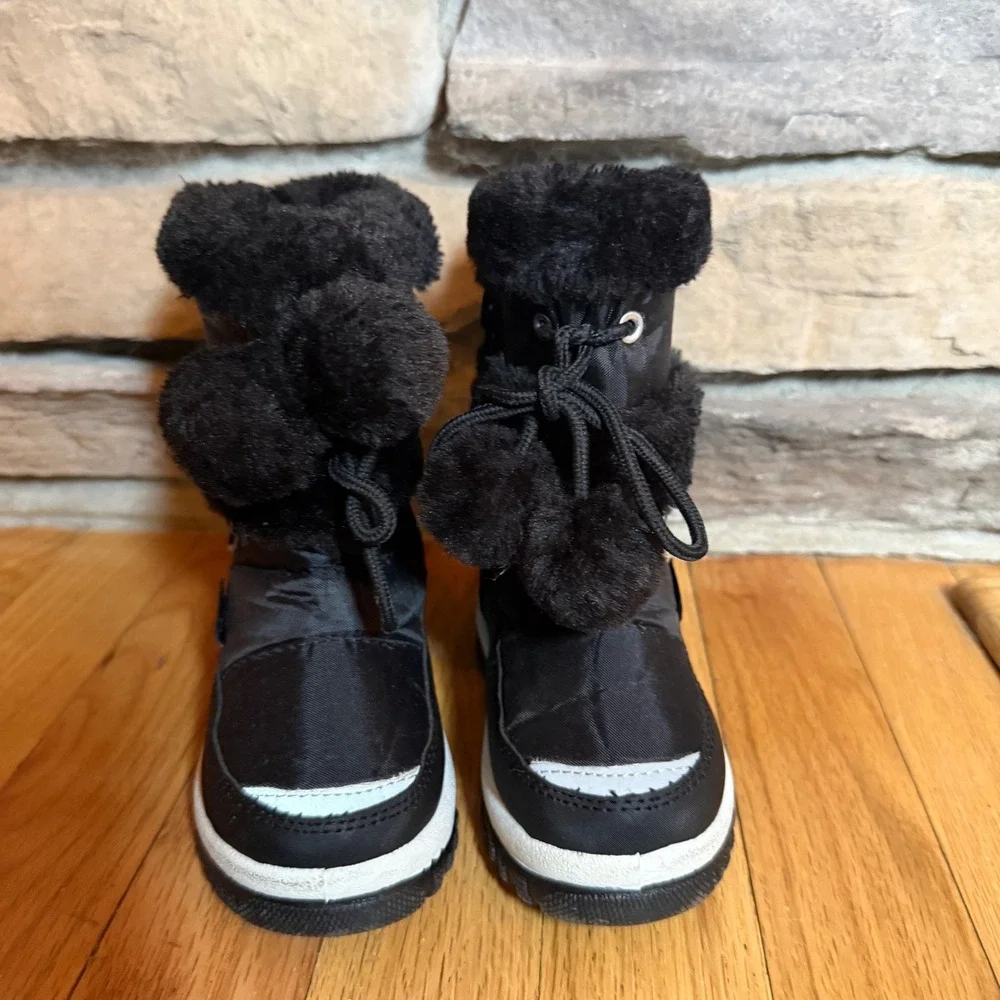 Snow Tec Kids Black Snow Boots with Fur Trim and Pom Poms Size 6